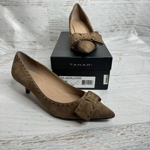 Tahari Marjorie Camel Tan Suede Kitten Heels sz 9.5 NIB